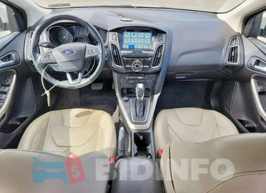 1FADP3J2XJL252889 Photo# 8