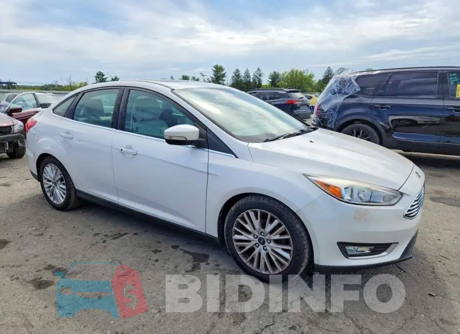 1FADP3J2XJL252889 Photo# 4