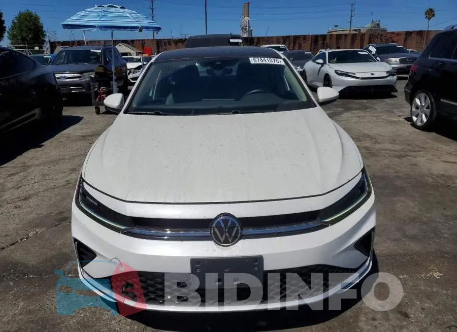 3VW7X7BU8SM018570 Photo# 5