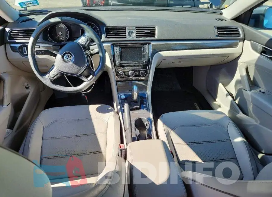 1VWGT7A3XHC025714 Photo# 8