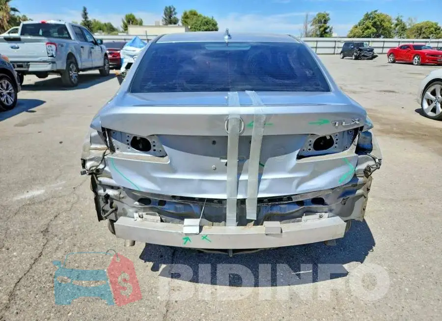 19UUB1F38JA009545 Photo# 6