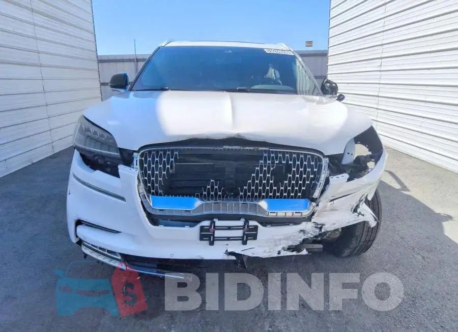 5LM5J7XC4LGL11009 Photo# 5