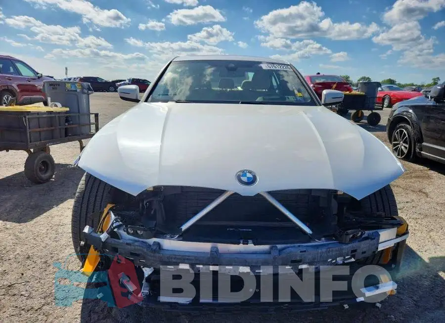 3MW5R7J04M8B63374 Photo# 5
