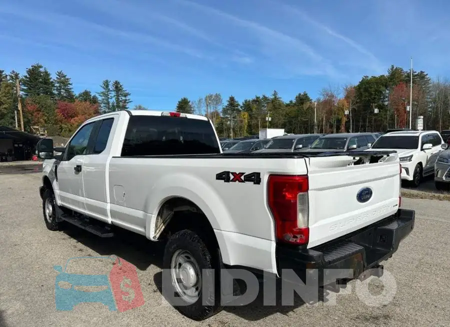 1FT7X2B64JEB92311 Photo# 3