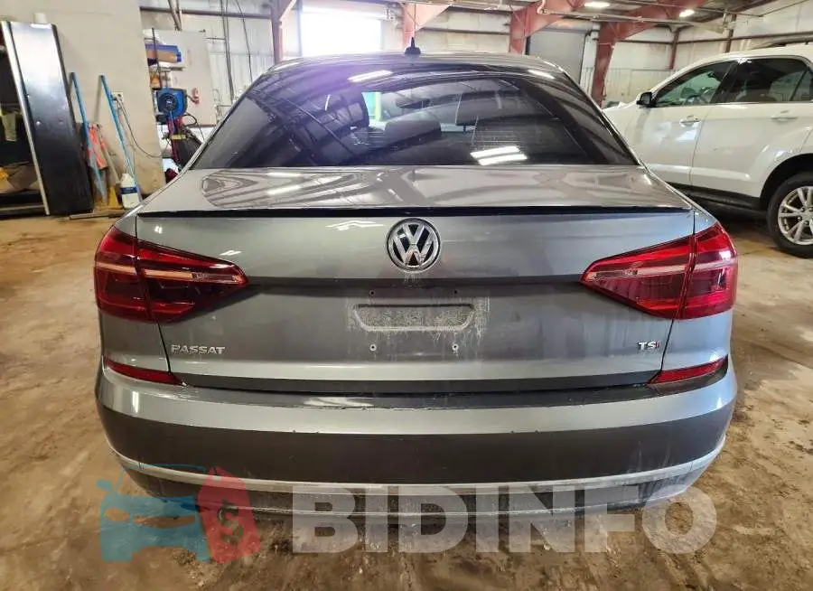 1VWLA7A33KC010662 Photo# 6