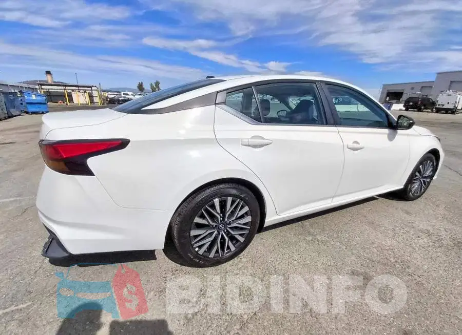 1N4BL4DV3TN326448 Photo# 3