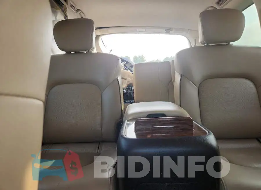 JN8AY2NFXH9301182 Photo# 10