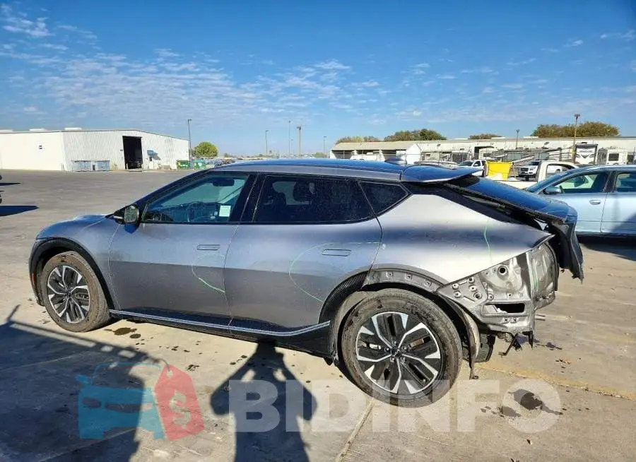 KNDC34LA9R5205767 Photo# 2