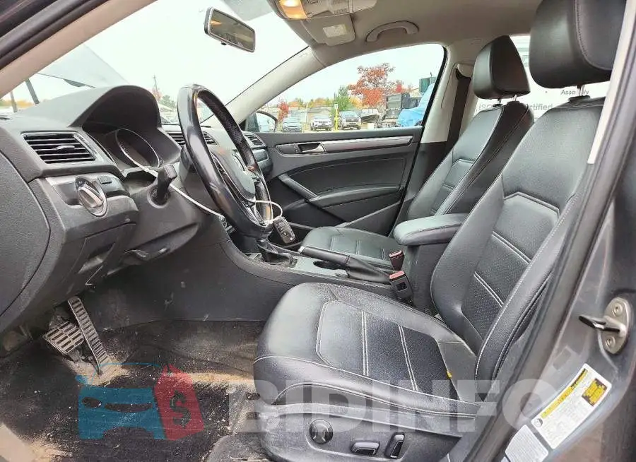 1VWDT7A32HC019246 Photo# 7