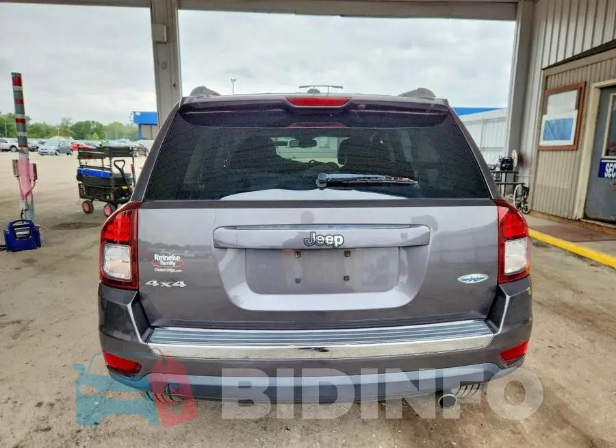 1C4NJDEB0HD177270 Photo# 6