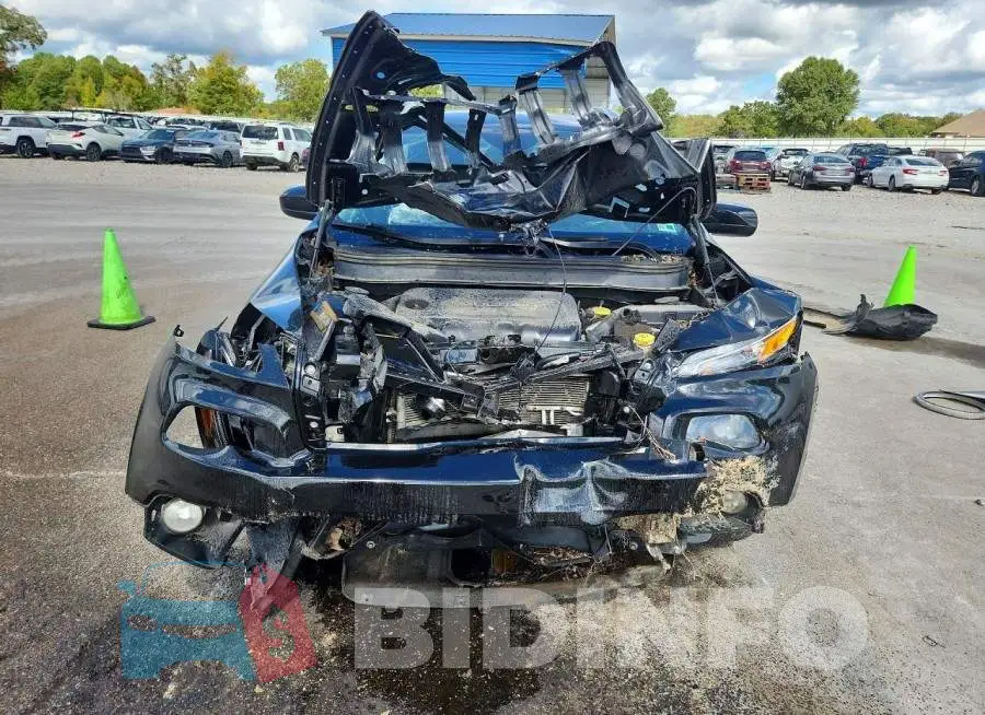 1C4PJLCBXJD553596 Photo# 5