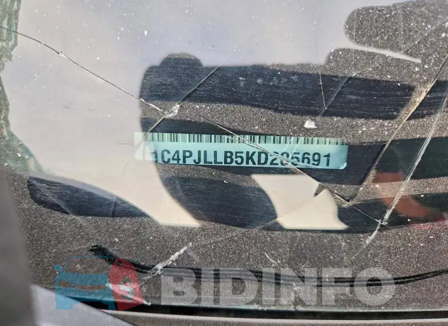 1C4PJLLB5KD205691 Photo# 12