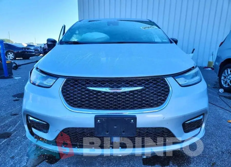 2C4RC1GG9TR262827 Photo# 5