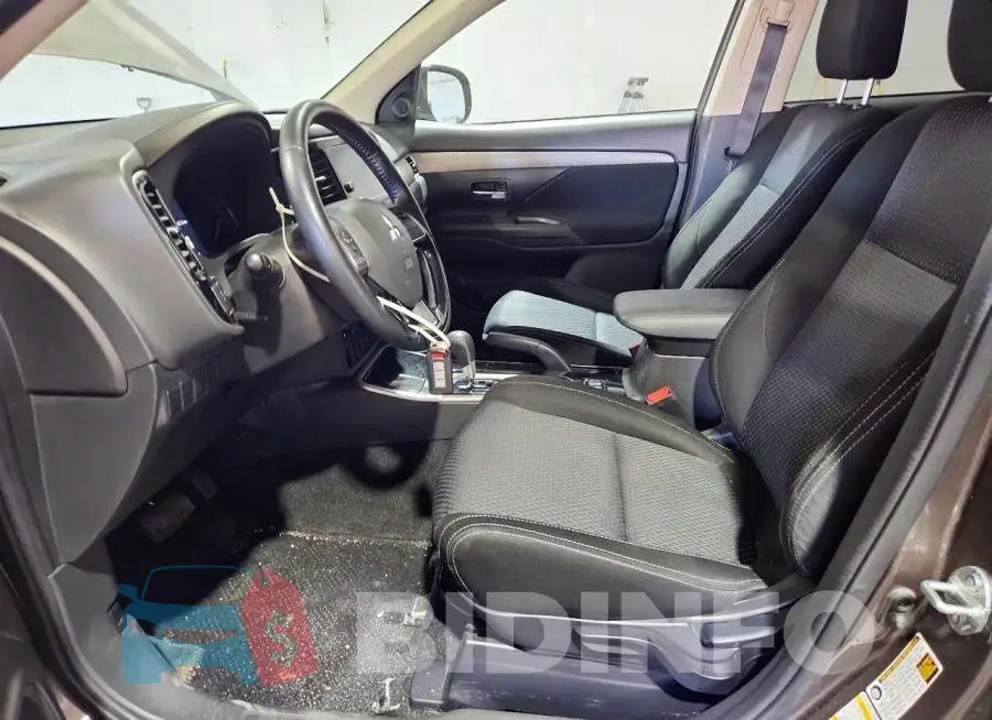JA4AD3A31JZ009333 Photo# 7