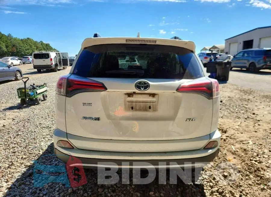JTMWFREV6HJ113863 Photo# 6
