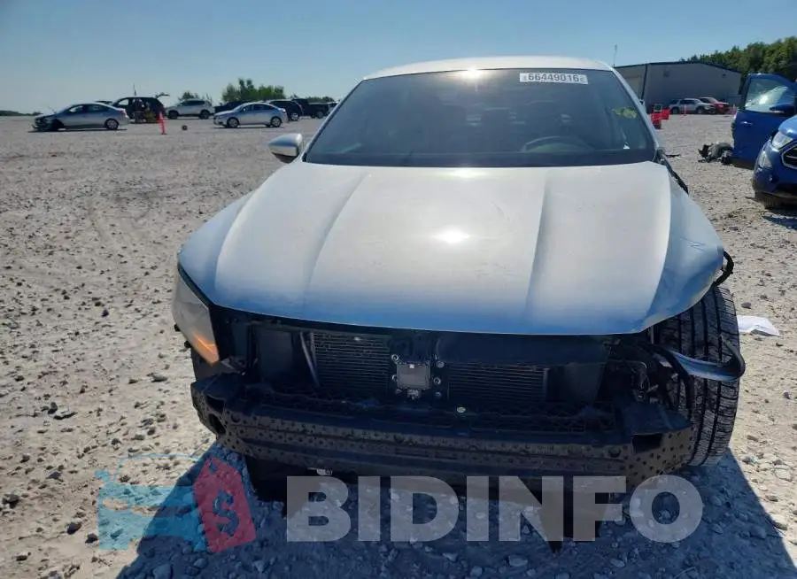 1VWDT7A3XHC007426 Photo# 5