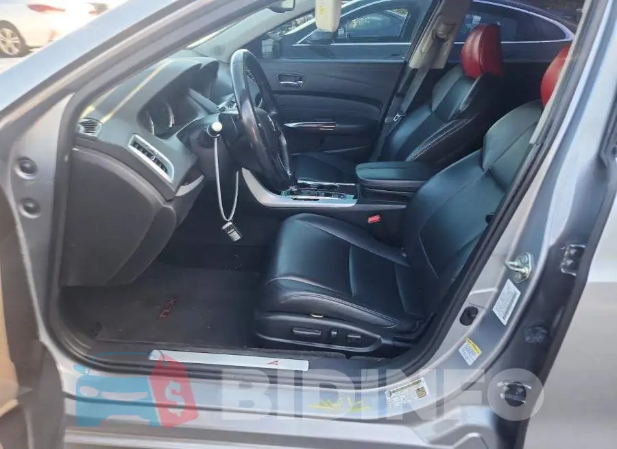 19UUB1F38HA010088 Photo# 12