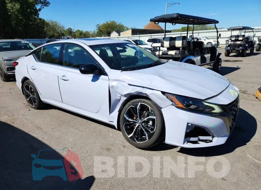 1N4BL4CW7RN408475 Photo# 4