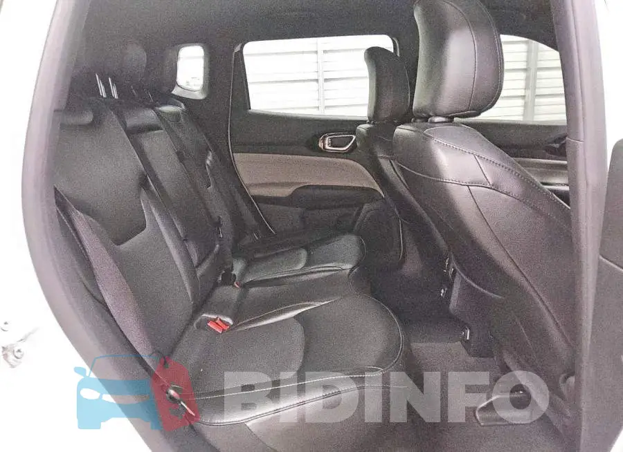 3C4NJDCN2PT528637 Photo# 11