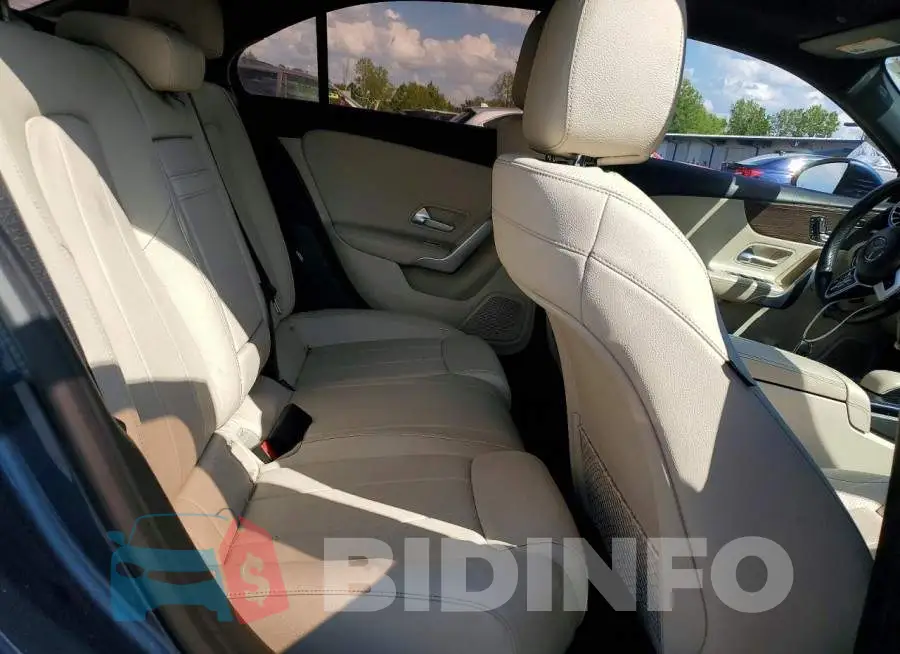 WDD3G4FB7KW020437 Photo# 10
