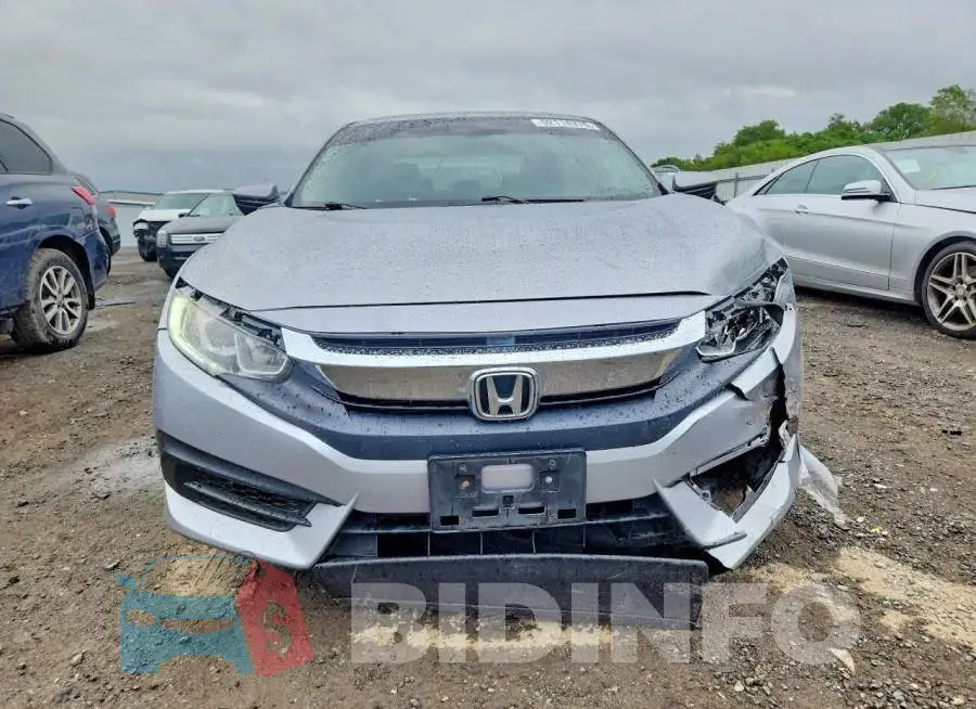 19XFC2F50HE227742 Photo# 5