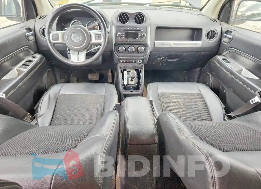 1C4NJDEBXHD176577 Photo# 8
