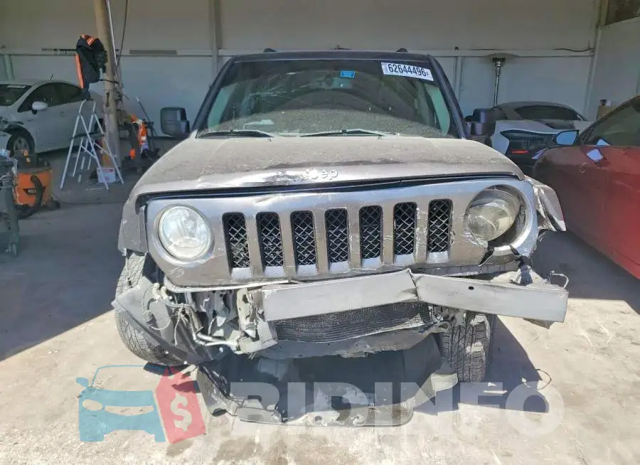 1C4NJPBB4HD137635 Photo# 5