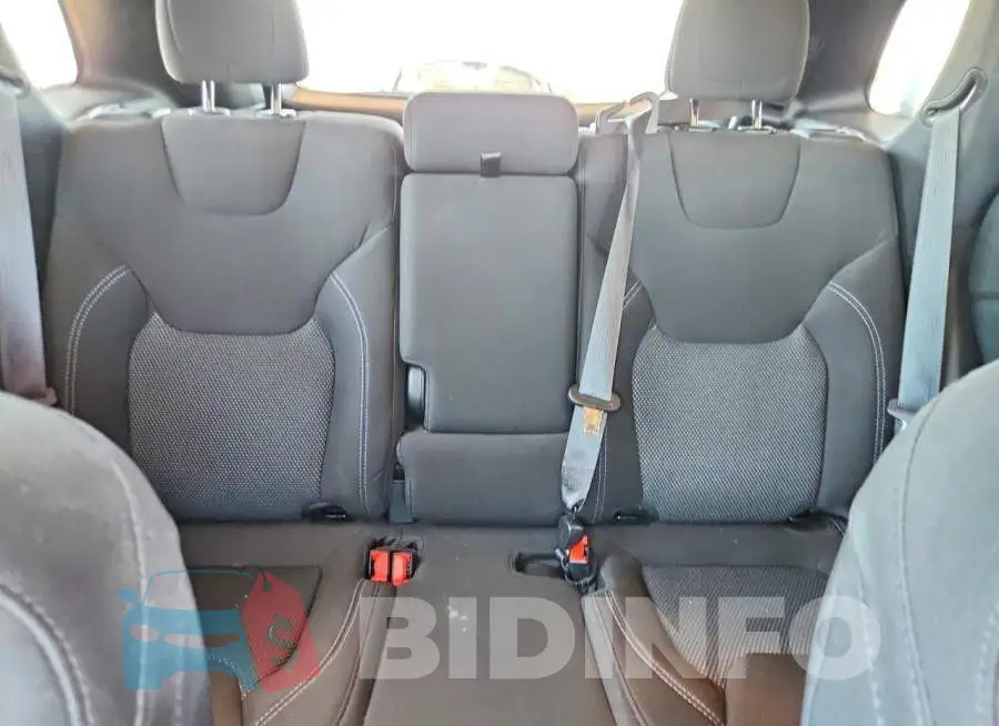 1C4PJLCB9KD475037 Photo# 10