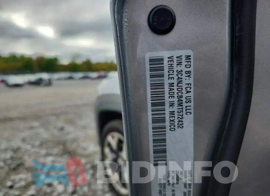3C4NJDCB4MT572432 Photo# 12