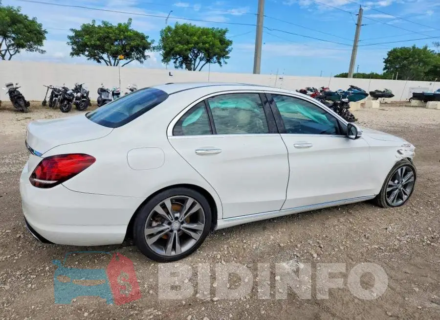 55SWF8DBXKU297137 Photo# 3