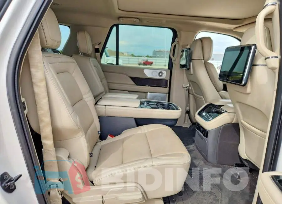 5LMJJ3LT4KEL12622 Photo# 11