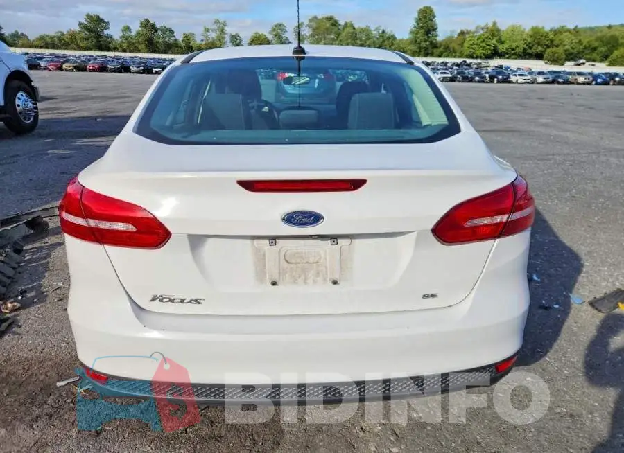 1FADP3F28JL212044 Photo# 6