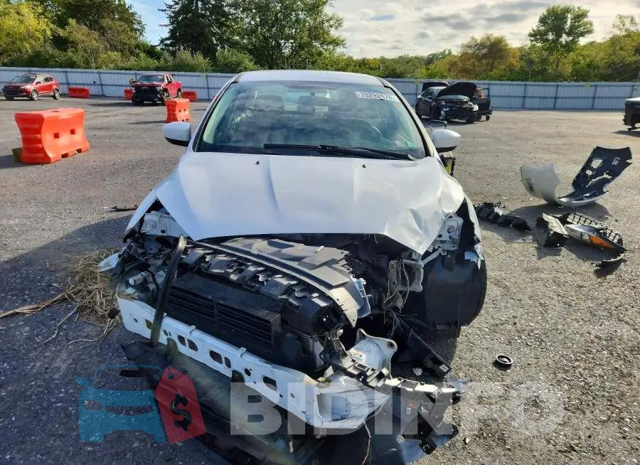 1FADP3F28JL212044 Photo# 5