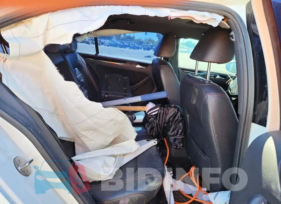 3VW4T7AJXHM283215 Photo# 10
