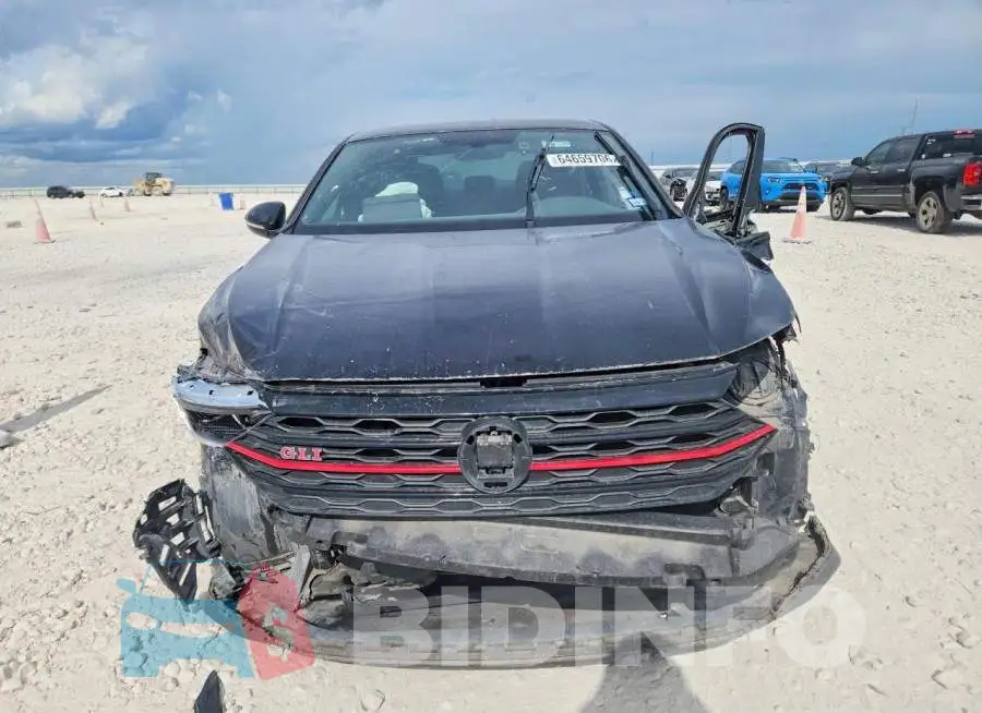 3VW5T7BU2KM225054 Photo# 5