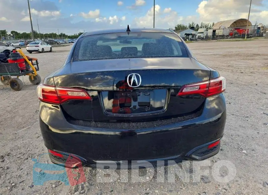 19UDE2F32JA001485 Photo# 6