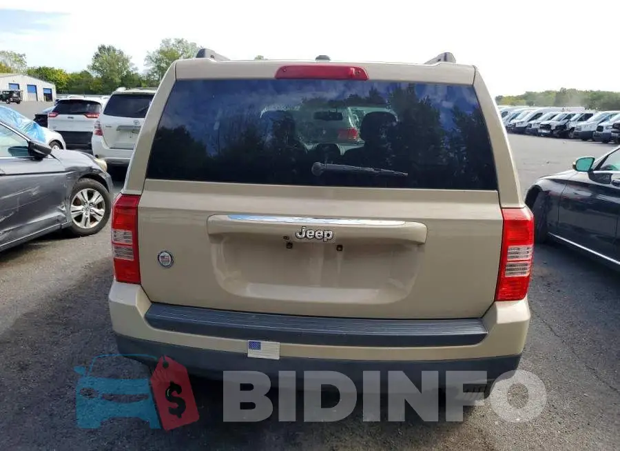 1C4NJPBBXHD131077 Photo# 6