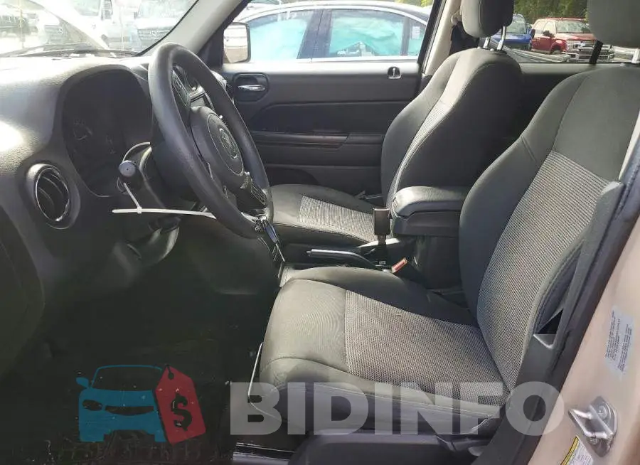 1C4NJPBBXHD131077 Photo# 7