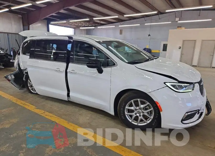2C4RC1BG7SR517125 Photo# 4