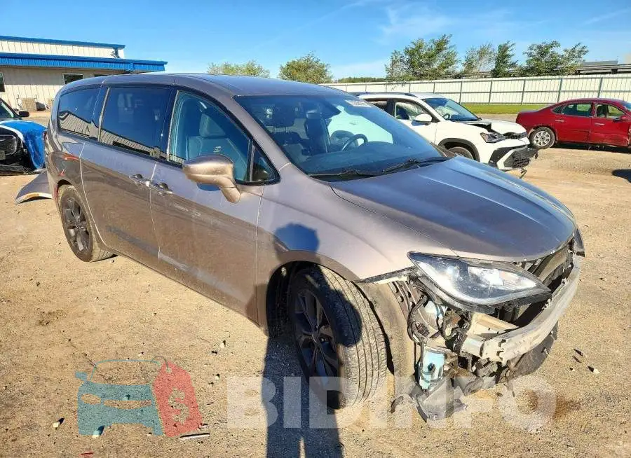 2C4RC1FG8JR332686 Photo# 4