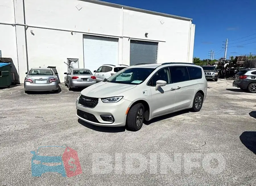 2C4RC1L76MR590102 Photo# 2