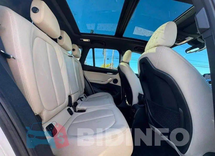 WBXJG7C03M5U38978 Photo# 6