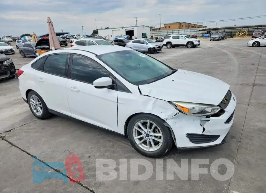 1FADP3F26JL210549 Photo# 4