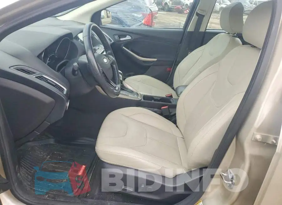 1FADP3J23JL302015 Photo# 7