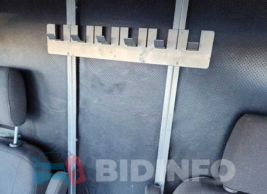 1FTBF4XG8JKB23701 Photo# 10