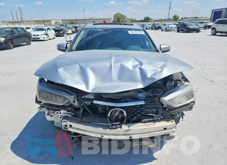 19UUB2F37JA006240 Photo# 5