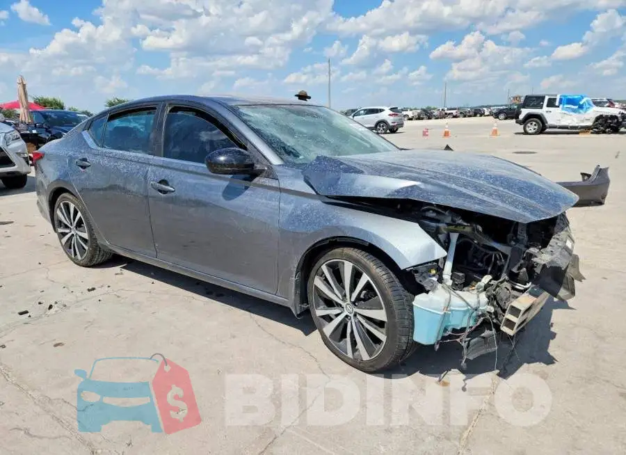 1N4BL4CV4LN312754 Photo# 4