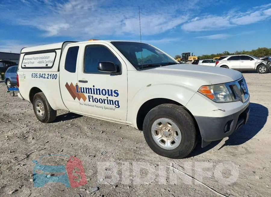 1N6BD0CT4JN743832 Photo# 4