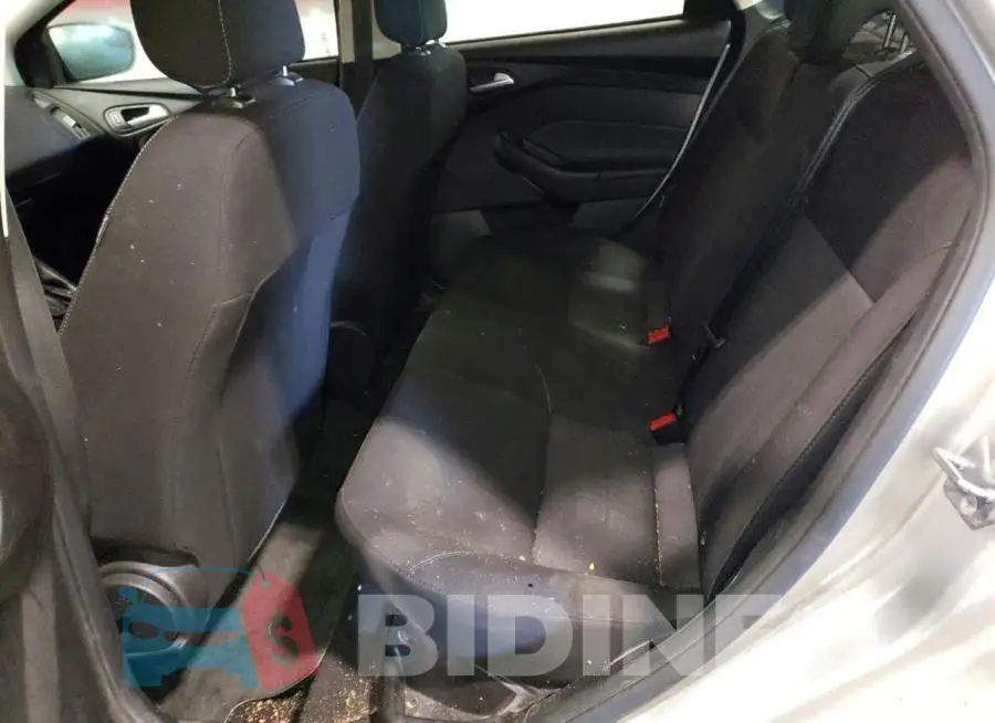 1FADP3F2XJL329107 Photo# 10