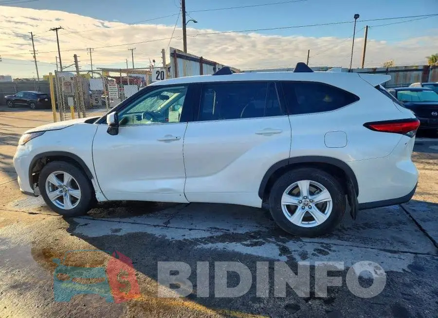 5TDZZRAH9MS525499 Photo# 2